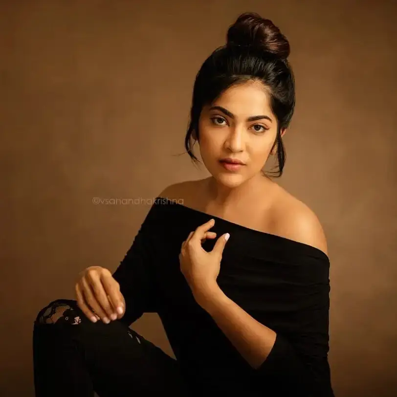 SOUTH INDIAN TV ACTRESS RAMYA SUBRAMANIAN IN BLACK DRESS 12